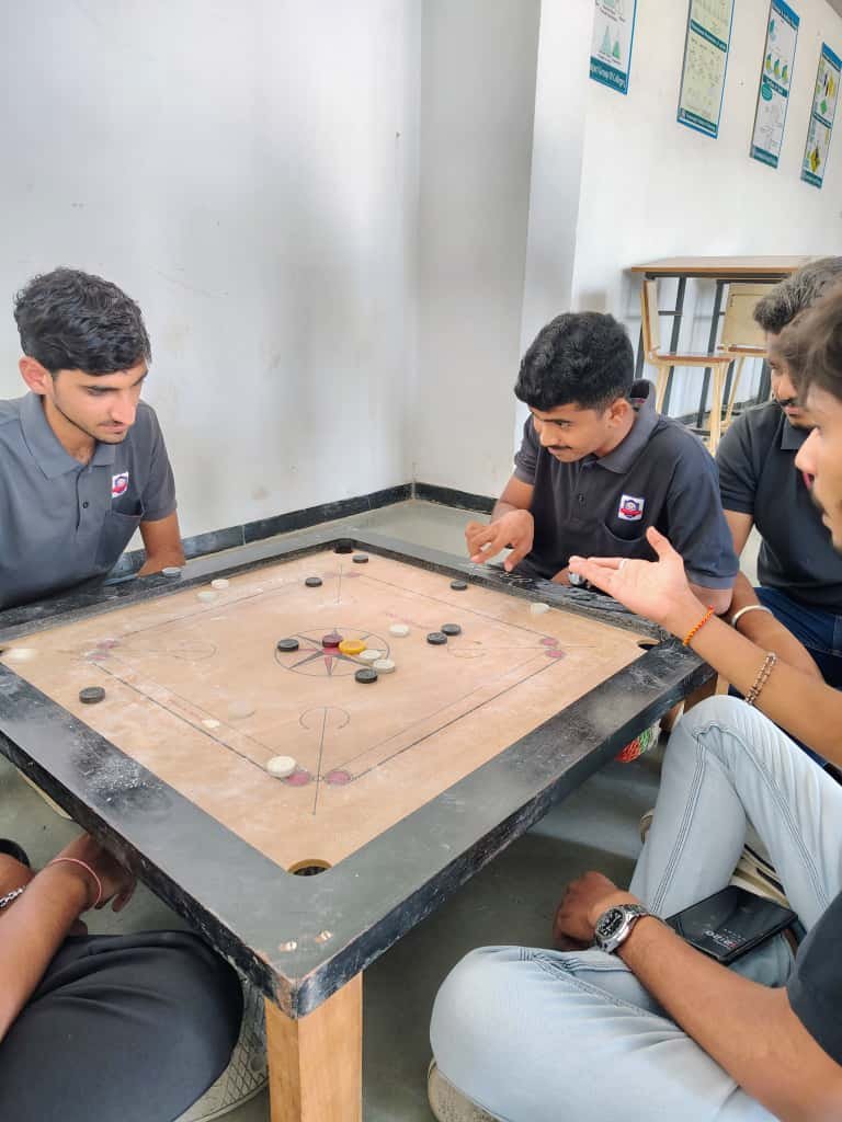 The Department of Mechanical Engineering organized indoor sports competitions in Carrom and Chess for students of the Mechanical and Aeronautical Engineering programs.
